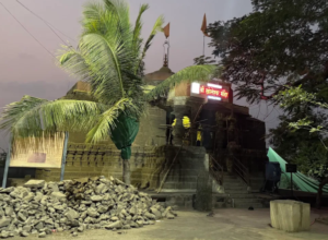 Ambajogai A Timeless Journey Yogeshwari’s Grace & Chalukya-Era Marvels 8 Chalukya-Era Shri Kholeshwar Temple – A Stone-Carved Masterpiece